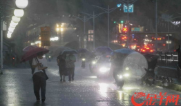 暴雨视频,城市瞬间变泽国